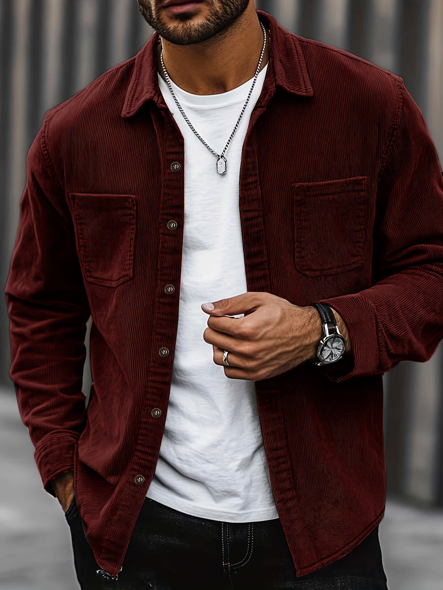 Herrenhemd im Overshirt-Stil aus geripptem Stoff mit Knöpfen und Brusttaschen
