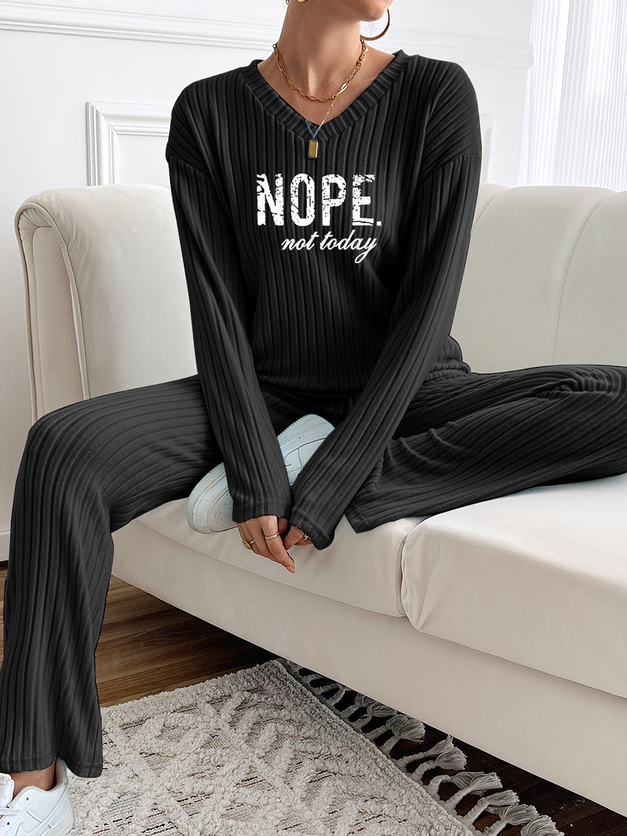 Ensemble côtelé Femme avec inscription "NOPE not today", col en V et pantalon large