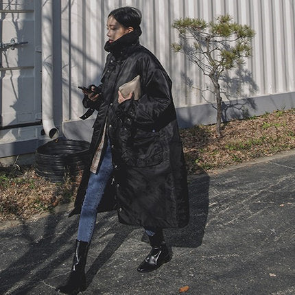 Abrigo largo acolchado negro de corte oversize para mujer