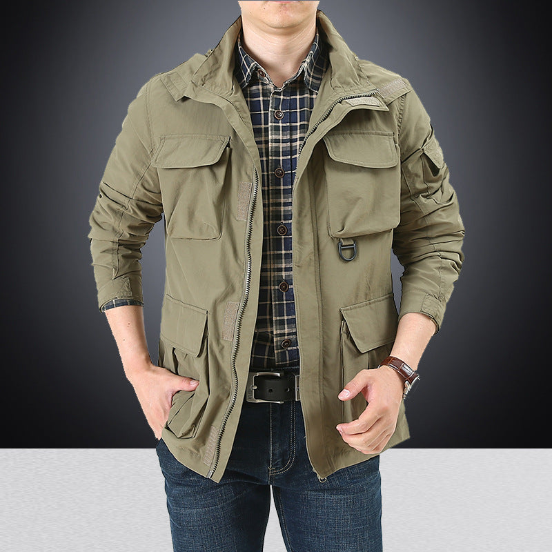 Herrenjacke im Militärstil mit mehreren Taschen und Reißverschluss