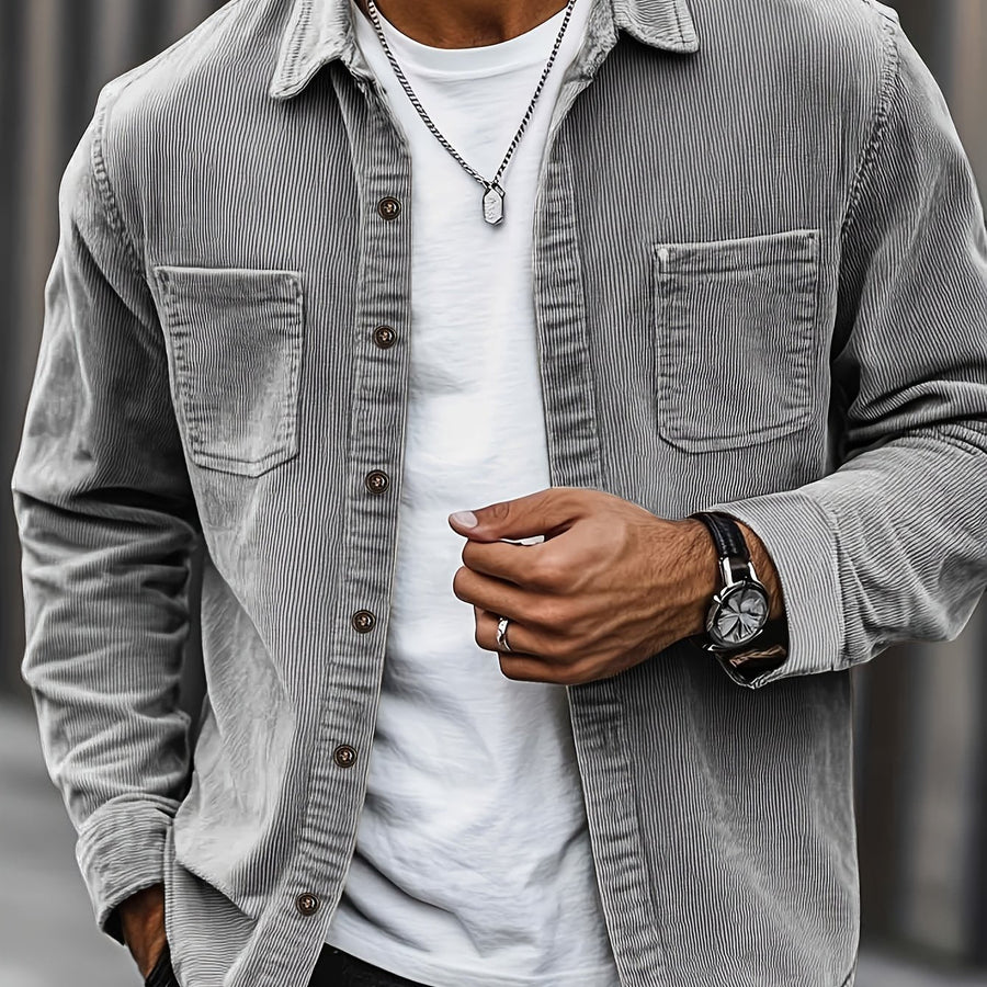 Herrenhemd im Overshirt-Stil aus geripptem Stoff mit Knöpfen und Brusttaschen