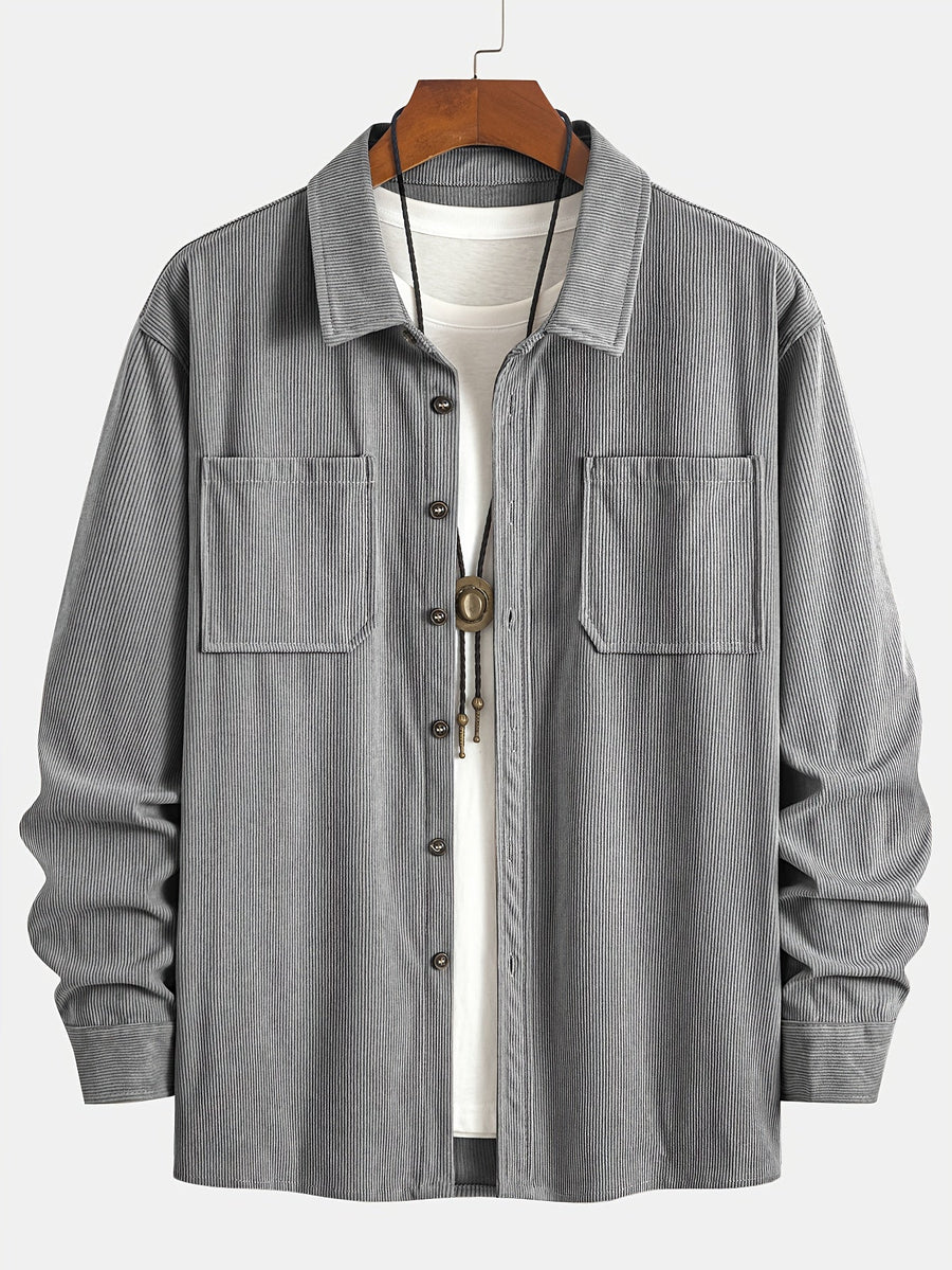 Herrenhemd im Overshirt-Stil aus geripptem Stoff mit Knöpfen und Brusttaschen