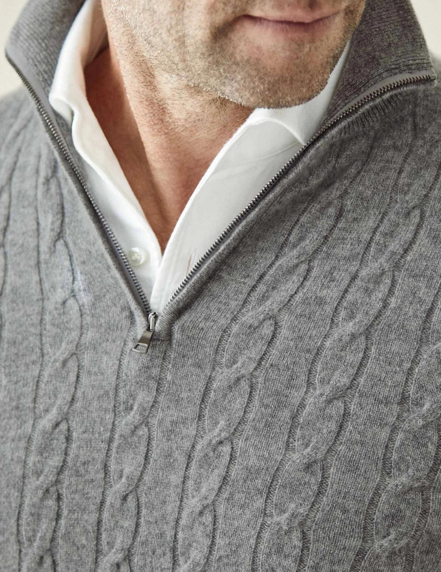 Herre trøje med lynlås og fletmønster, elegant afslappet og professionel stil
