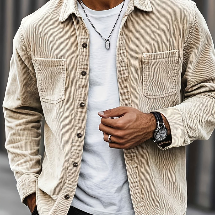 Herrenhemd im Overshirt-Stil aus geripptem Stoff mit Knöpfen und Brusttaschen