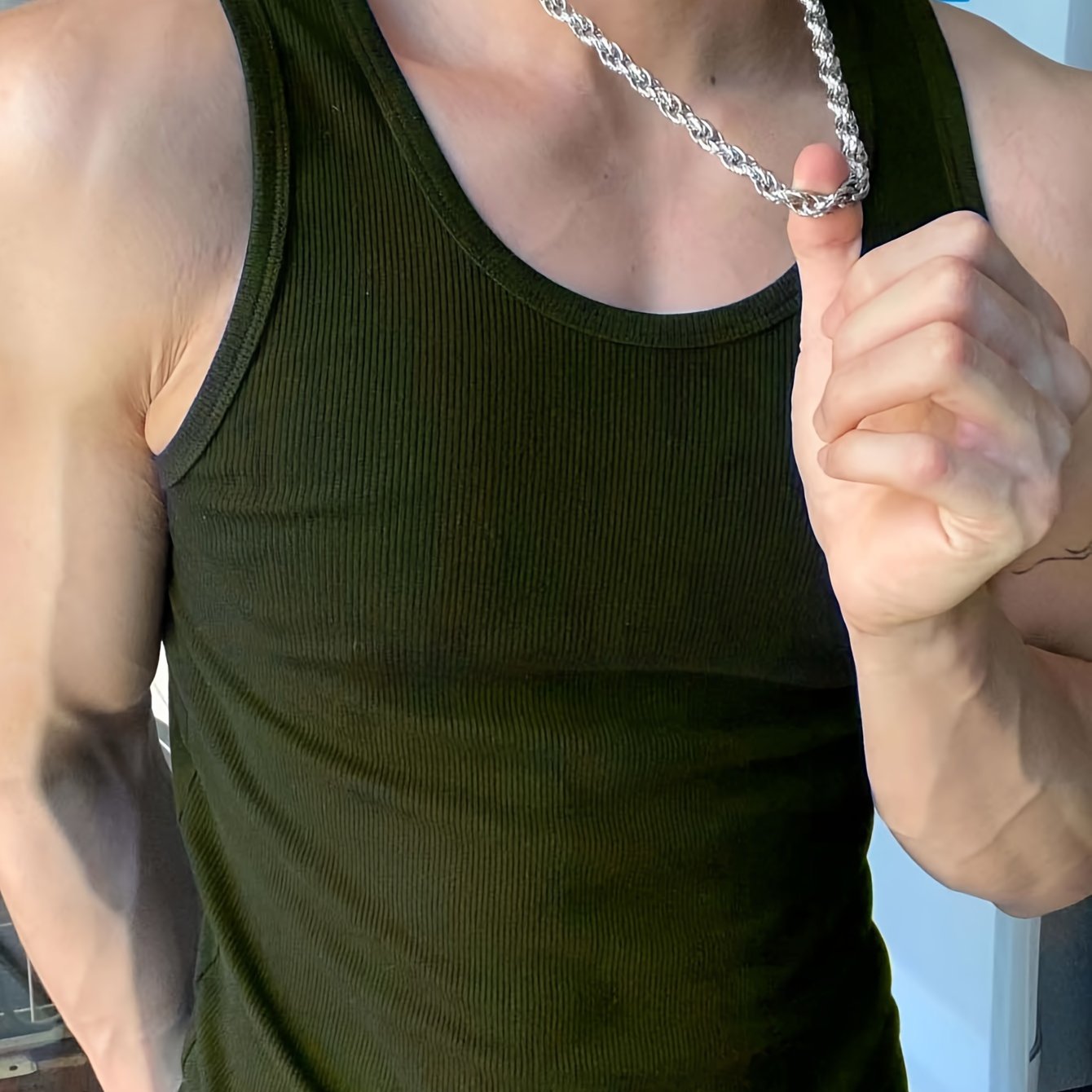 Débardeur homme style sportif coupe ajustée pour fitness et loisirs