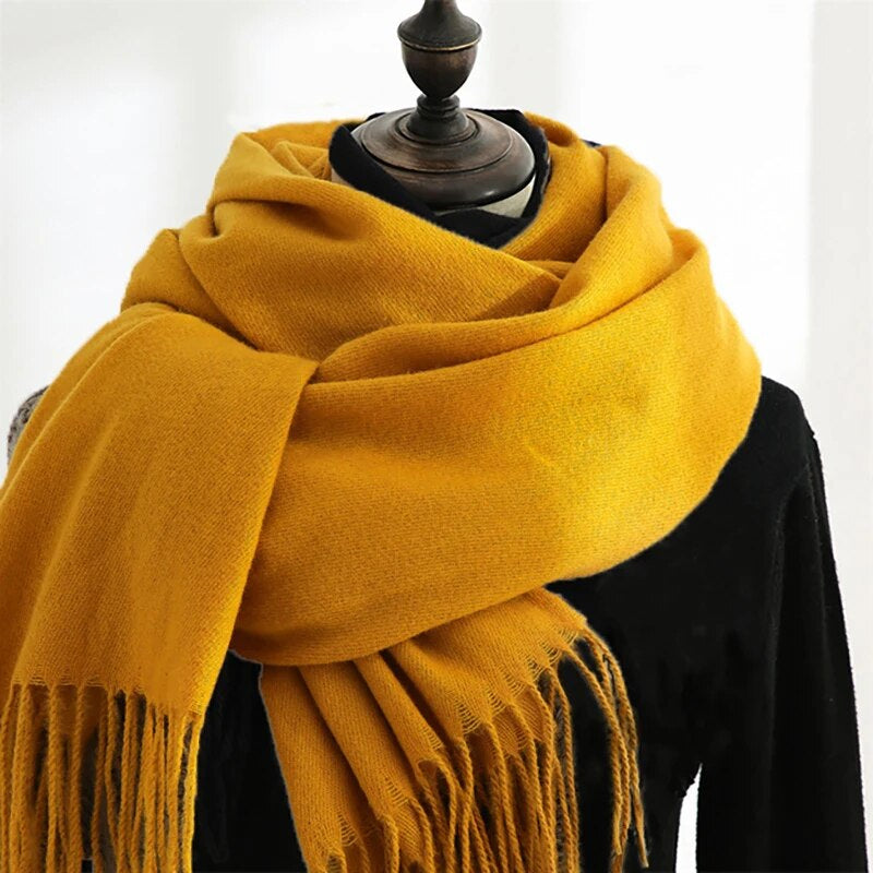 Bufanda de invierno suave y lisa con flecos - Unisex