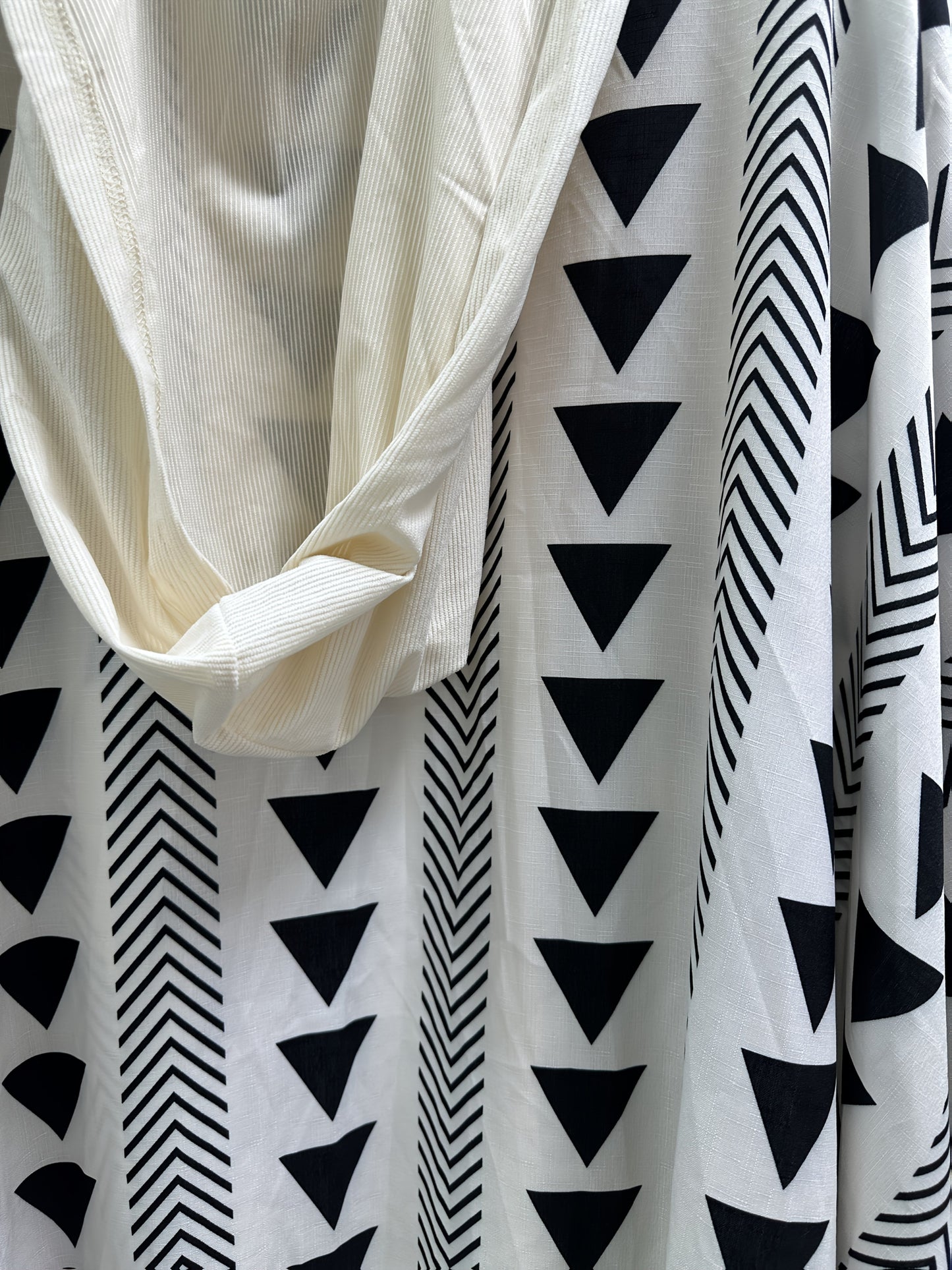 Poncho da spiaggia bohémien da uomo con cappuccio e motivi geometrici – stile festival casuale