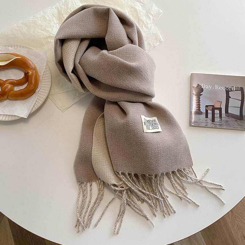 Mjuk scarf med fransar i enfärgade eller tvåfärgade varianter