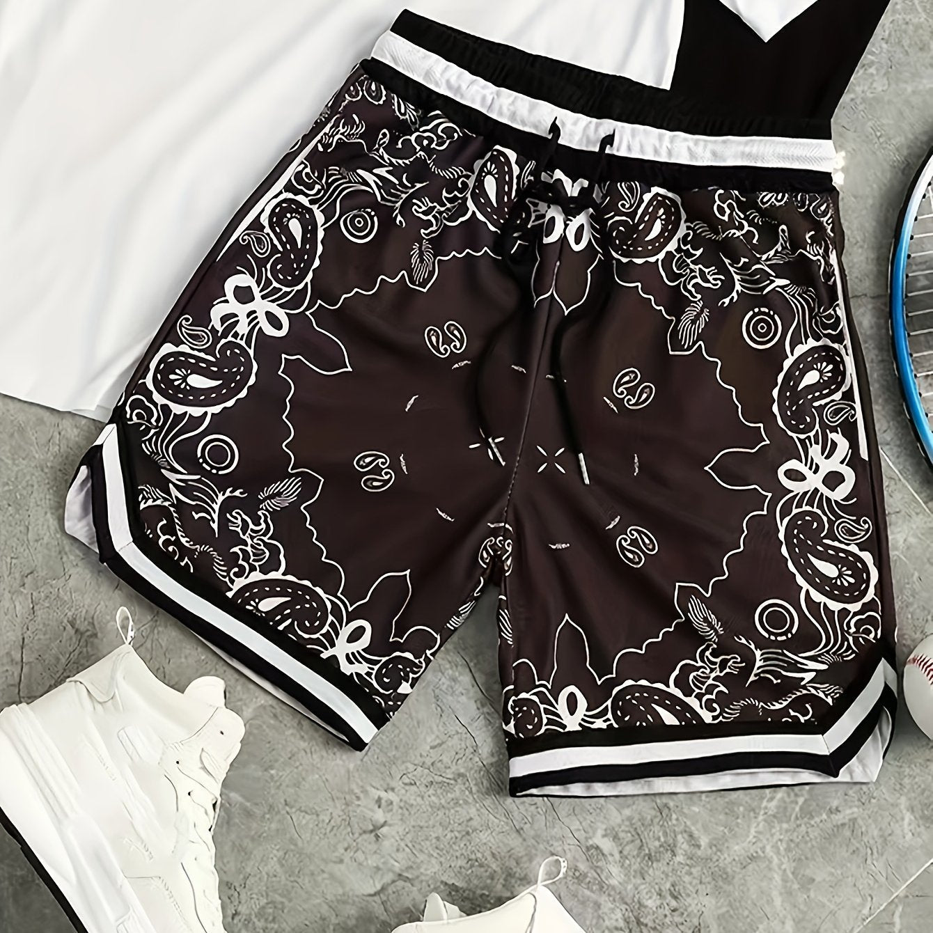 Shorts de sport homme style streetwear imprimé motif bandana – Look urbain tendance