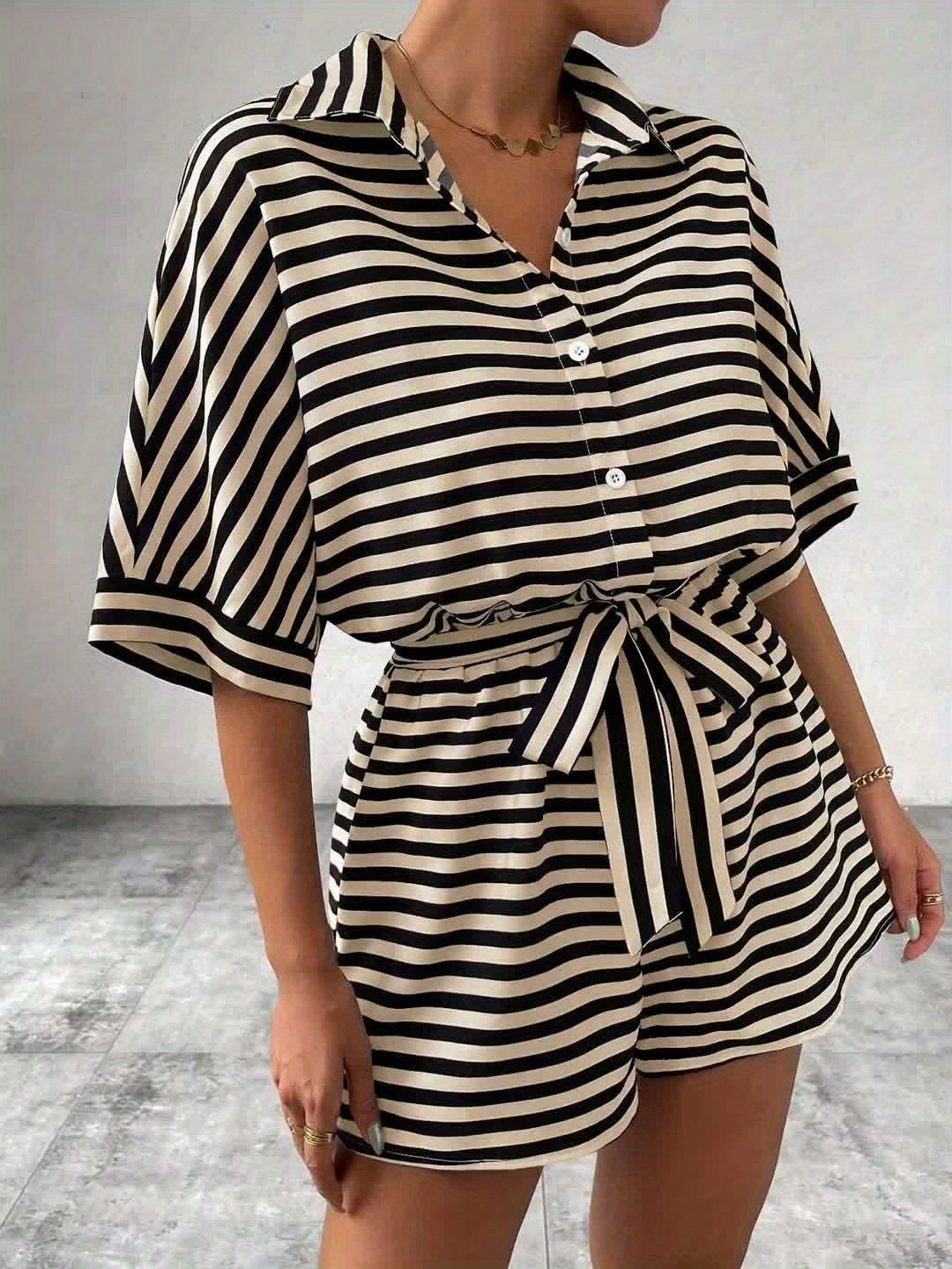 Lässiger gestreifter Damen-Shorts-Overall – schicker und bequemer Sommerstil