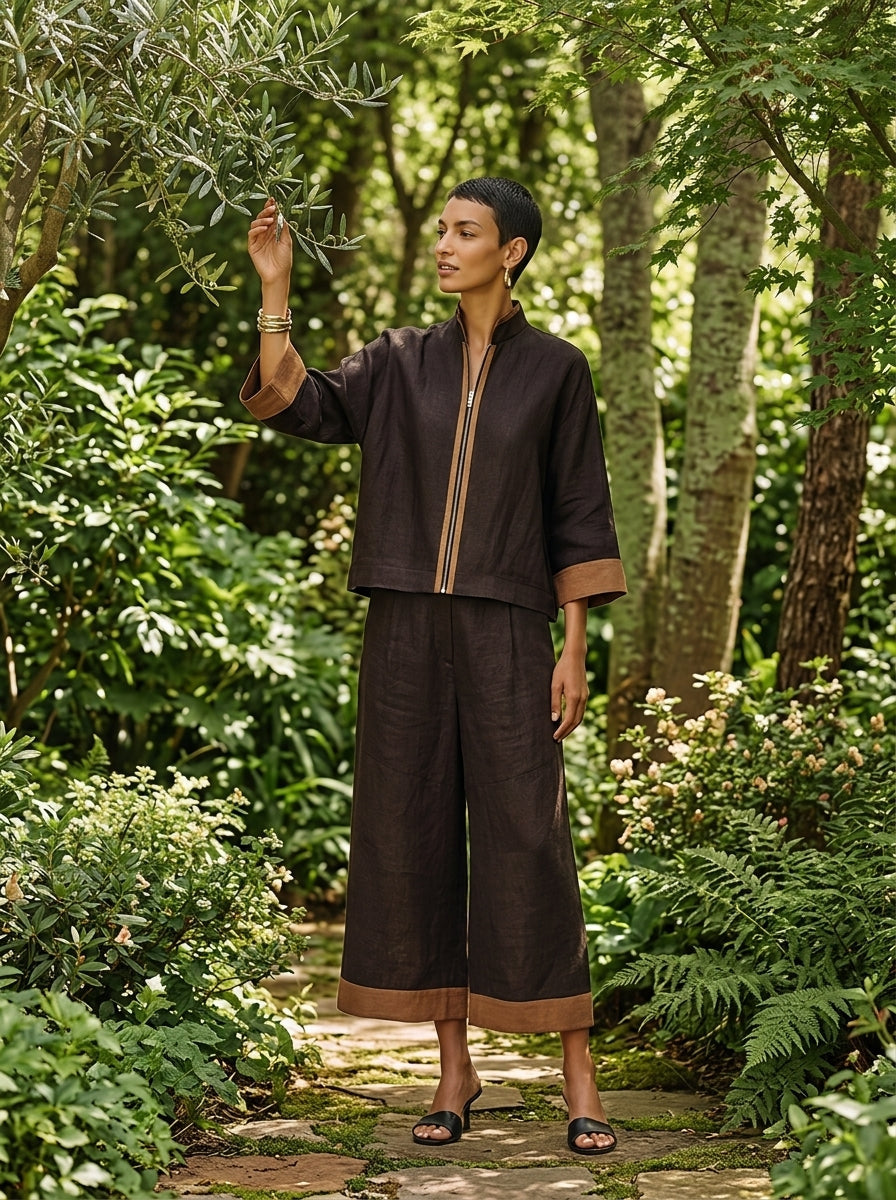 Conjunto de mujer con top corto y pantalón ancho, marrón con detalles camel