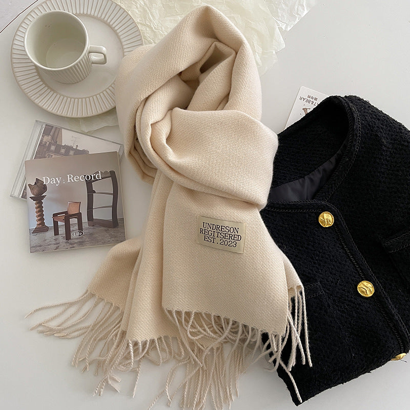 Mjuk scarf med fransar i enfärgade eller tvåfärgade varianter