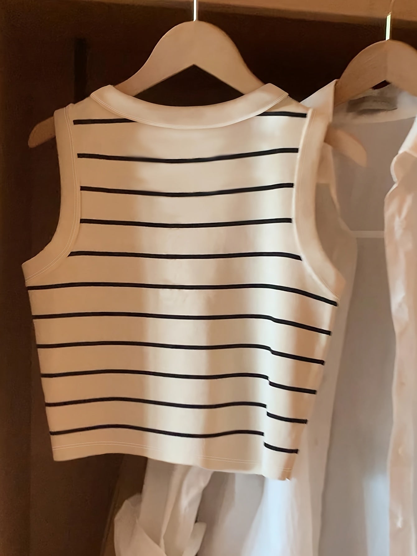 Canotta senza maniche a righe stile preppy da donna – Eleganza casual e chic moderna