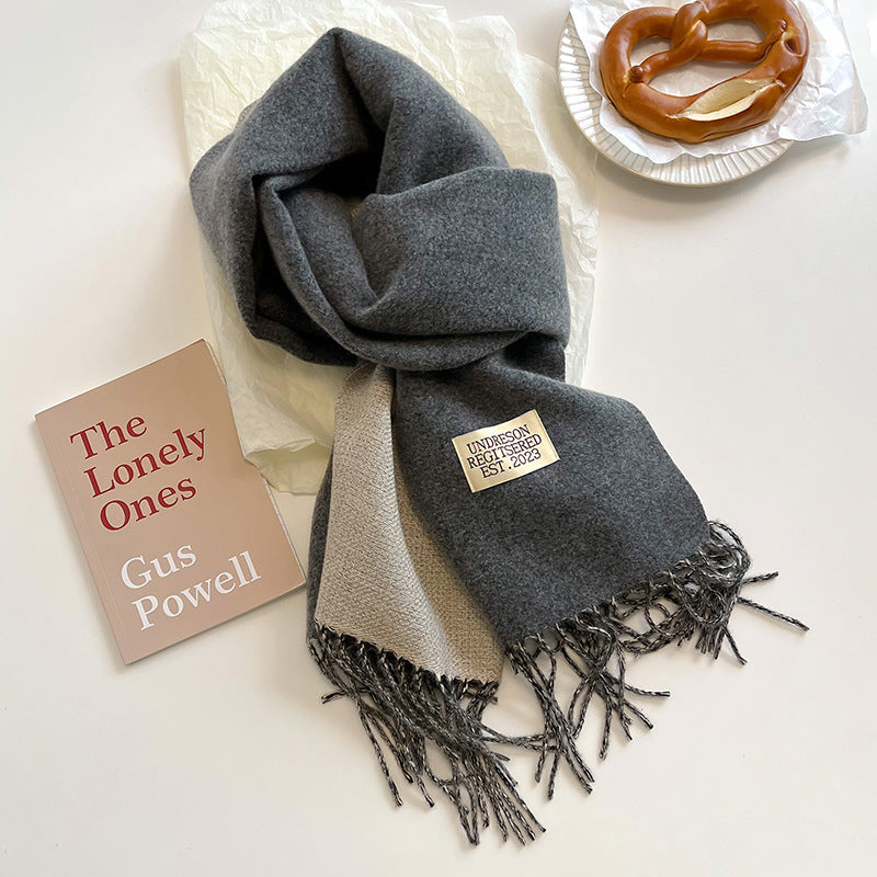 Mjuk scarf med fransar i enfärgade eller tvåfärgade varianter