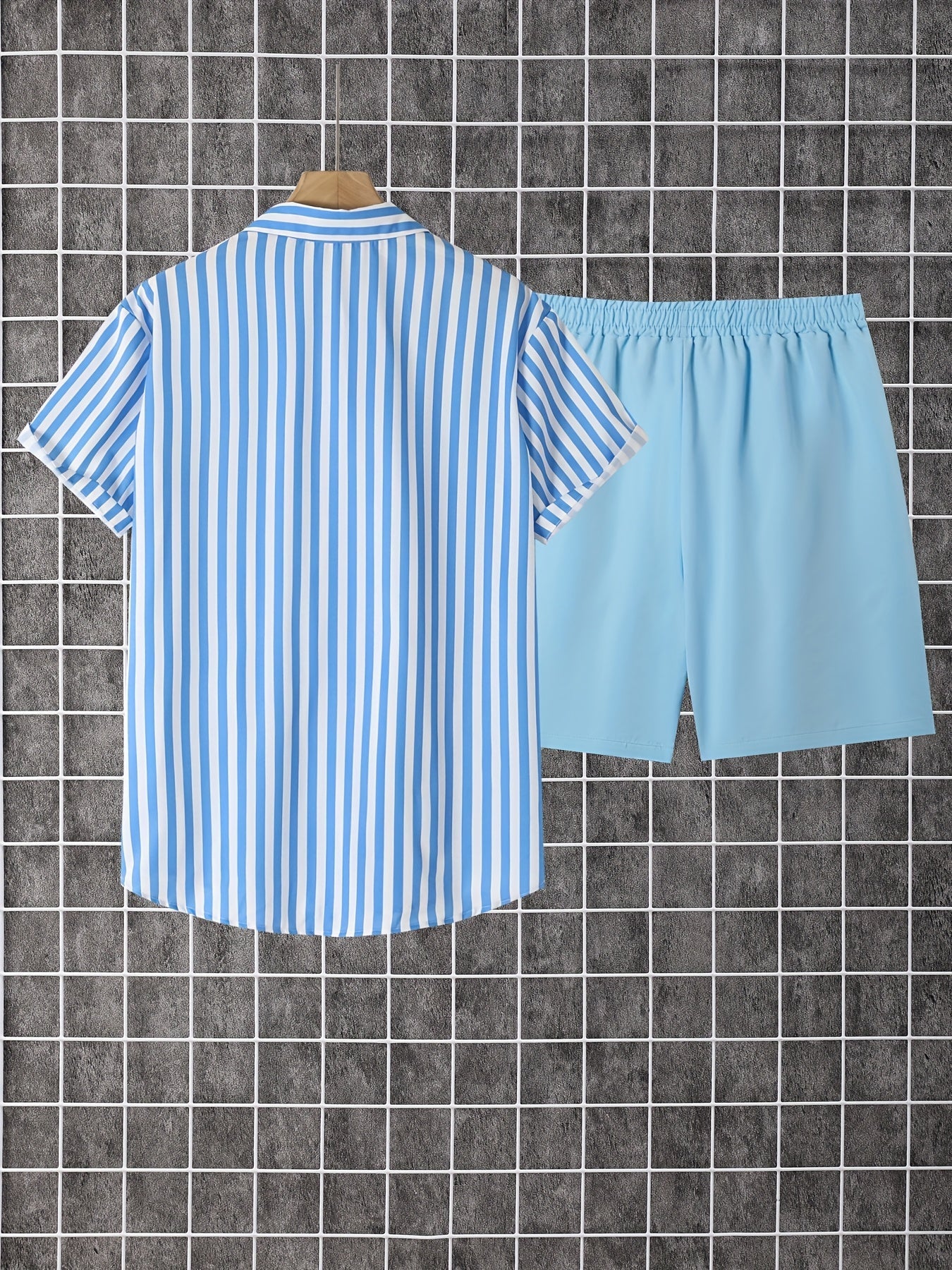 Ensemble décontracté homme à rayures, style moderne, parfait pour l'été et les vacances