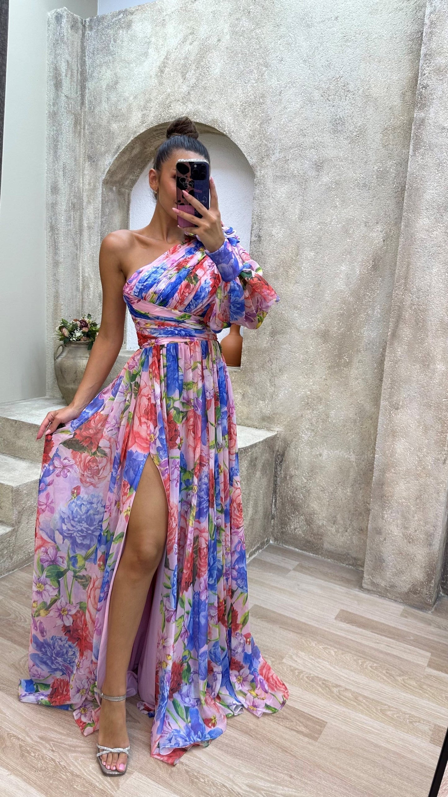 Robe de soirée femme à épaules dénudées, style floral chic, élégante pour événements et occasions estivales
