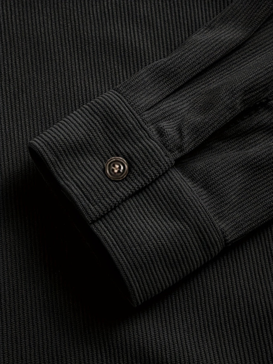 Herrenhemd im Overshirt-Stil aus geripptem Stoff mit Knöpfen und Brusttaschen