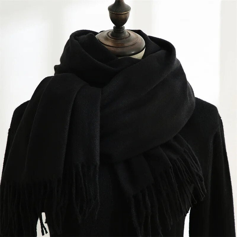 Bufanda de invierno suave y lisa con flecos - Unisex