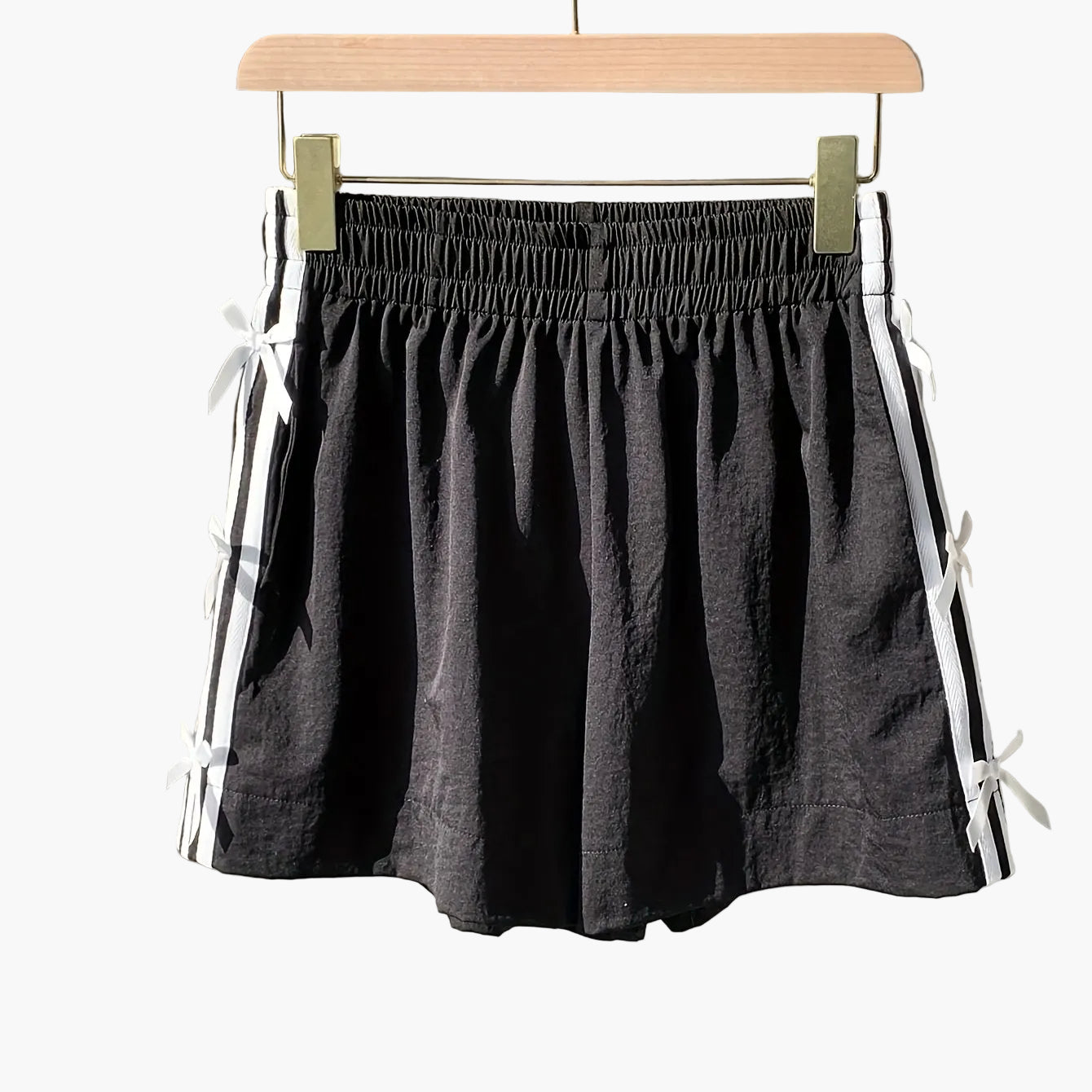 Short décontracté femme style vacances avec nœuds latéraux et bandes sportives