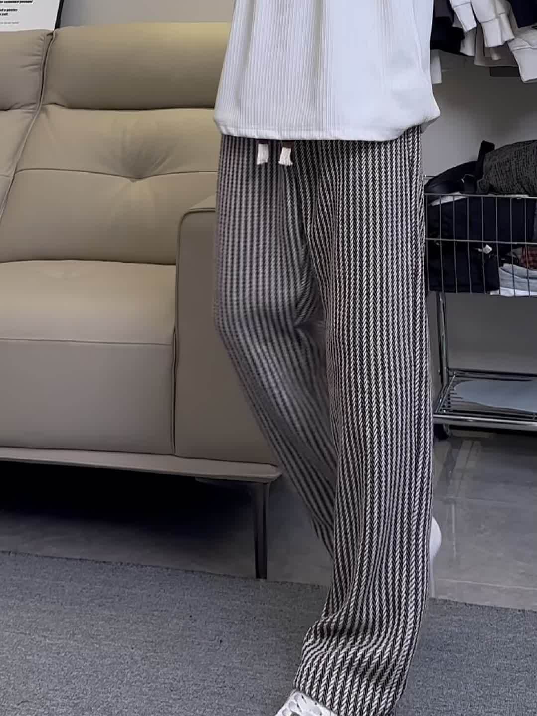 Pantalon décontracté à jambes droites pour homme style streetwear avec motif chevrons