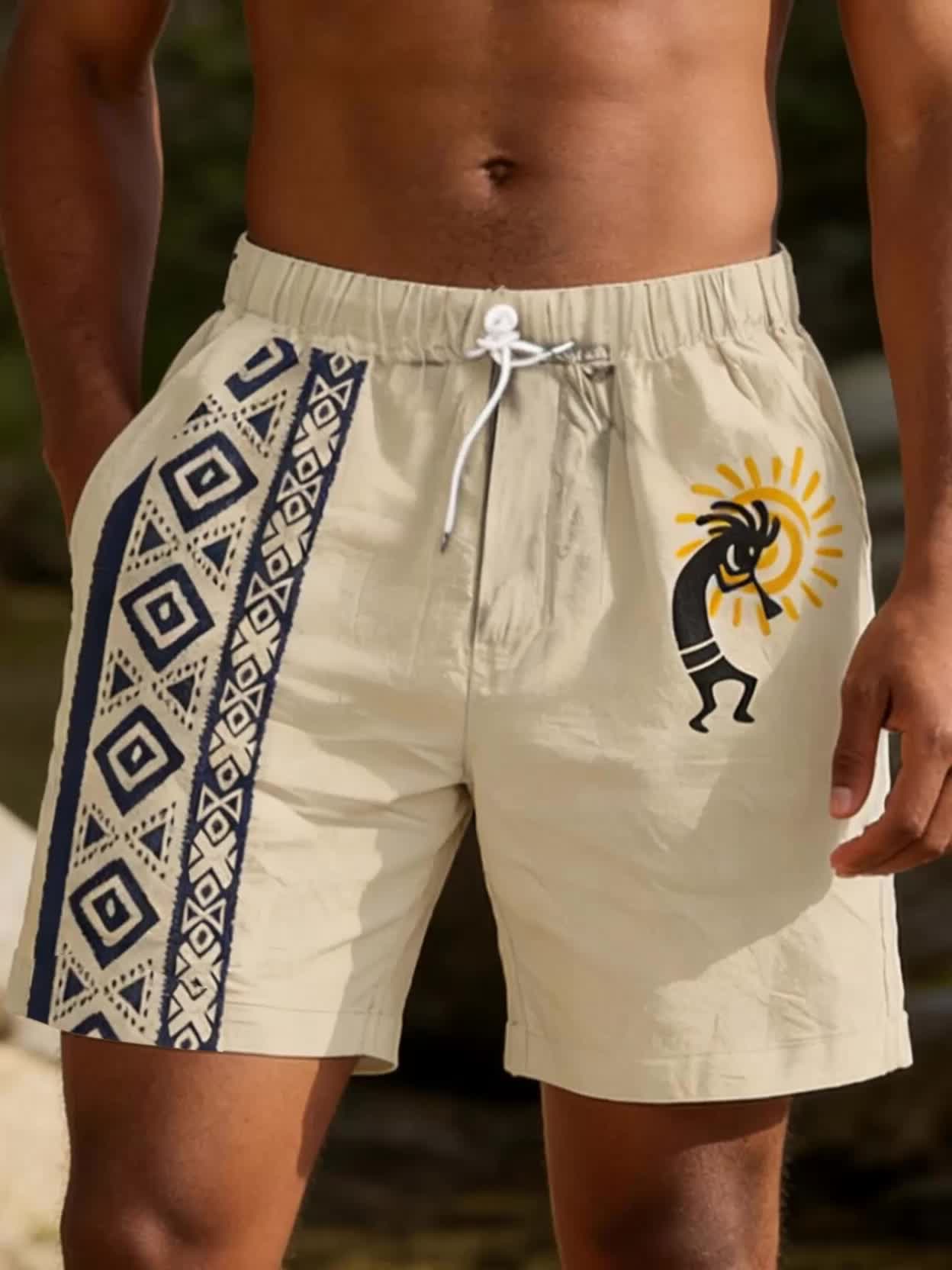 Lässige Herren-Shorts im künstlerischen Ethno-Muster für Urlaub und Strand
