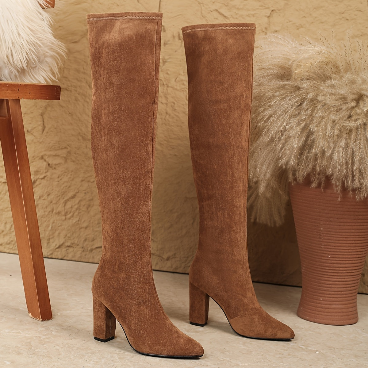 Bottes hautes marron à talon carré et bout pointu