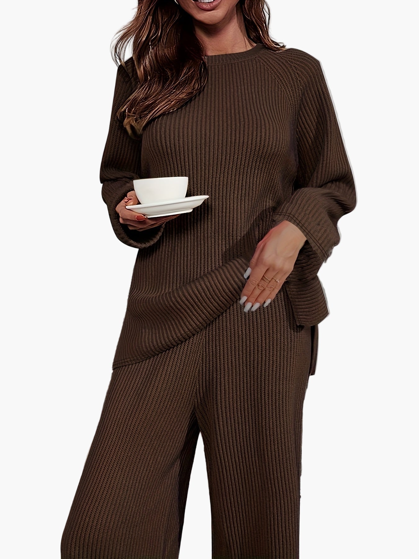 Lässiges Damen-Set mit weitem Pullover und weiter Hose zum Entspannen oder für zu Hause