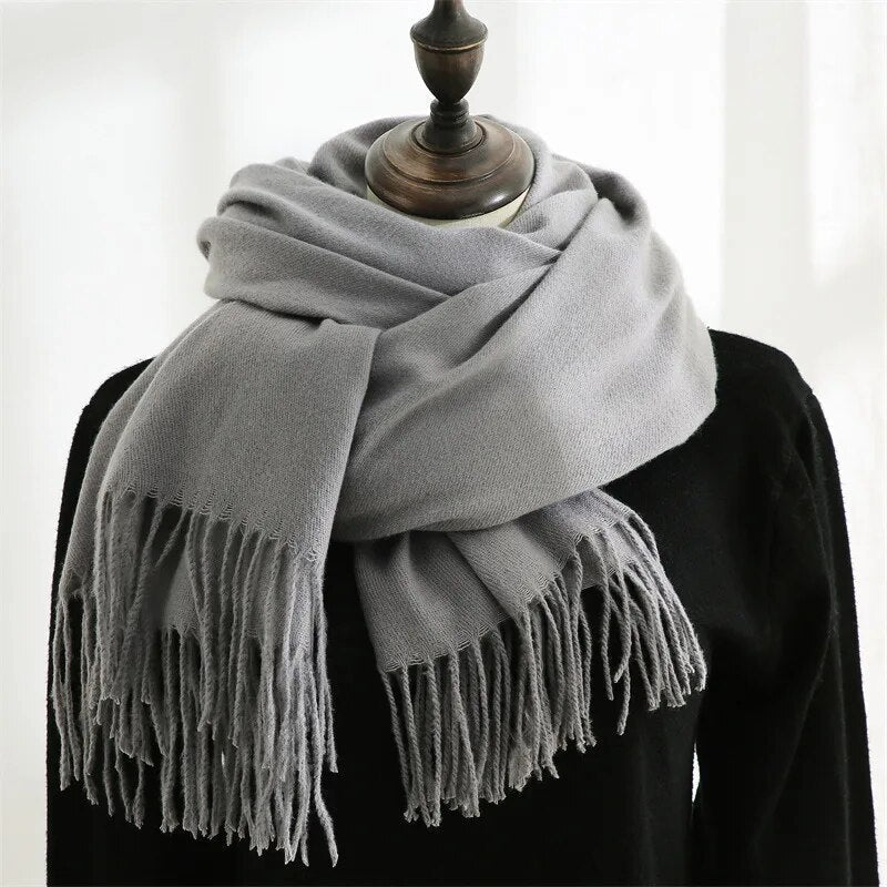Bufanda de invierno suave y lisa con flecos - Unisex