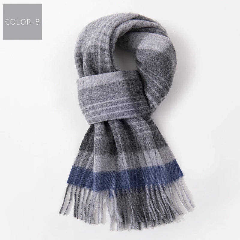 Zachte geruite wintersjaal in blauw en grijs met franjes