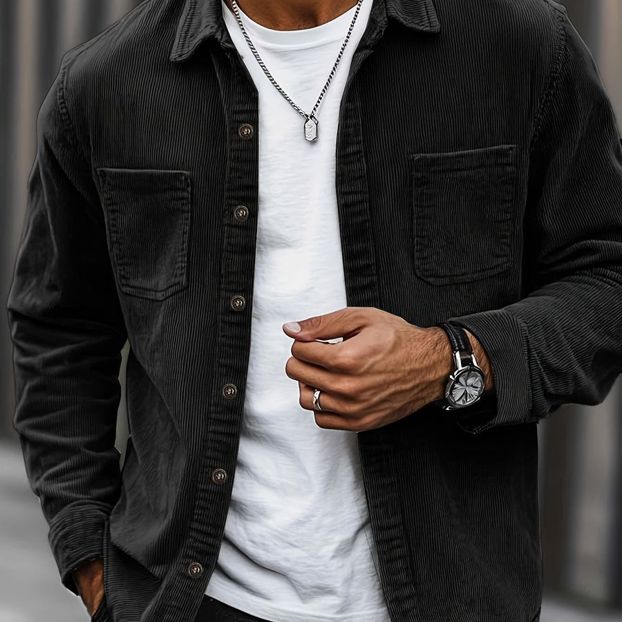 Herrenhemd im Overshirt-Stil aus geripptem Stoff mit Knöpfen und Brusttaschen