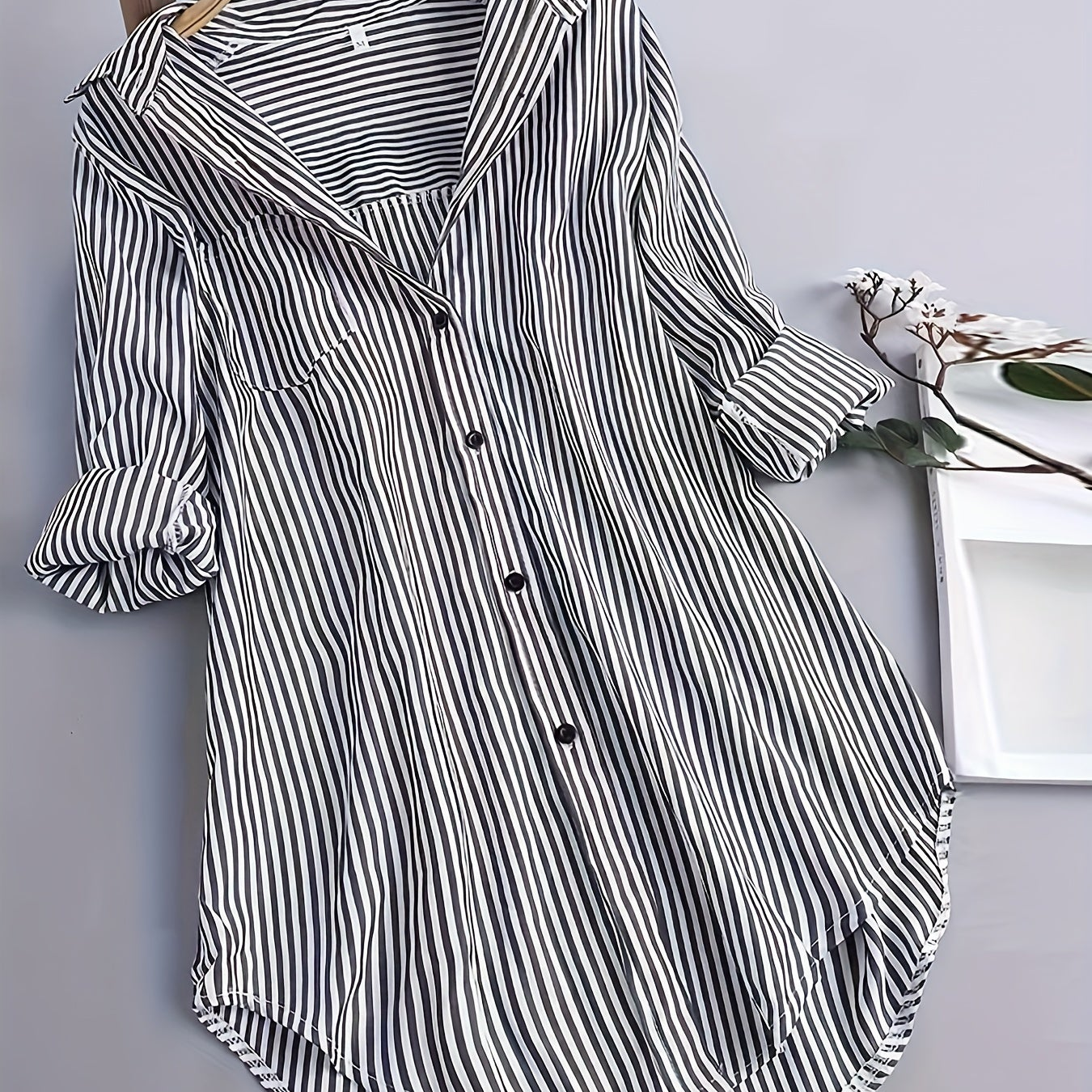 Loose striped shirt for women – Casual style for office or leisure