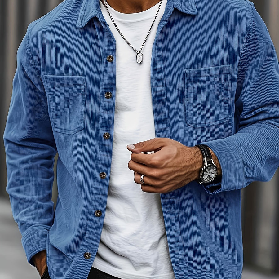 Herrenhemd im Overshirt-Stil aus geripptem Stoff mit Knöpfen und Brusttaschen