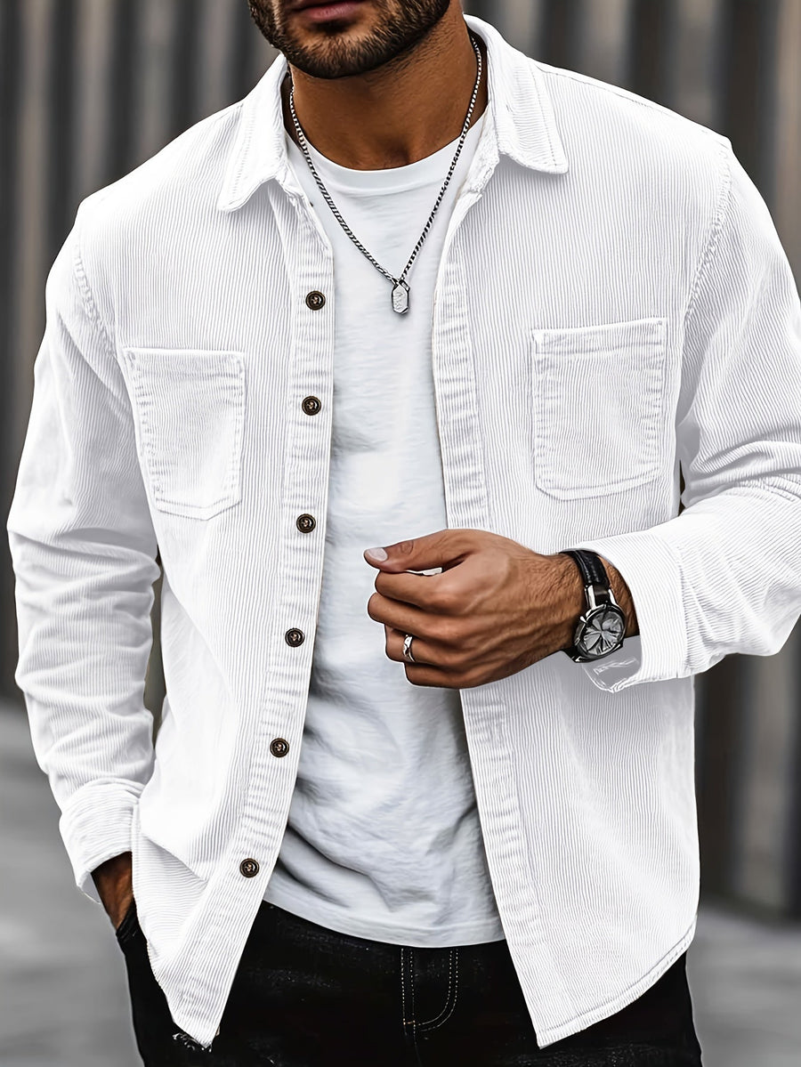 Herrenhemd im Overshirt-Stil aus geripptem Stoff mit Knöpfen und Brusttaschen