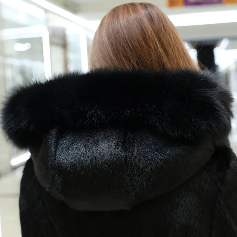 Cappotto lungo da donna nero con cappuccio in ecopelliccia, morbido e caldo