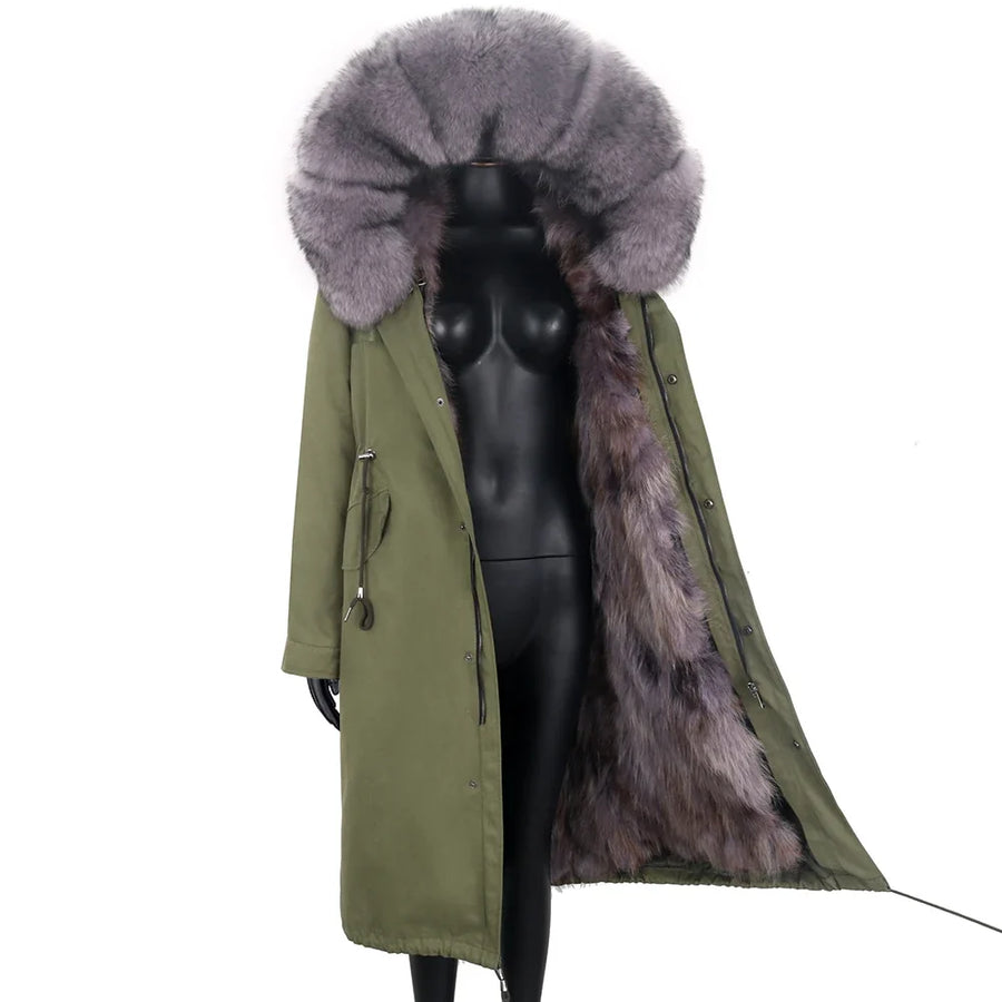 Lang svart parkas for kvinner med hette og fôr i fuskepels