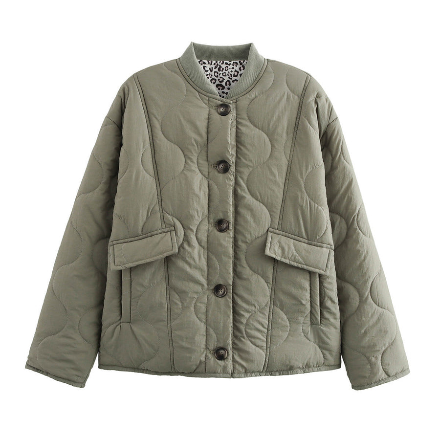 Chaqueta acolchada corta negra de cuello redondo con botones y bolsillos