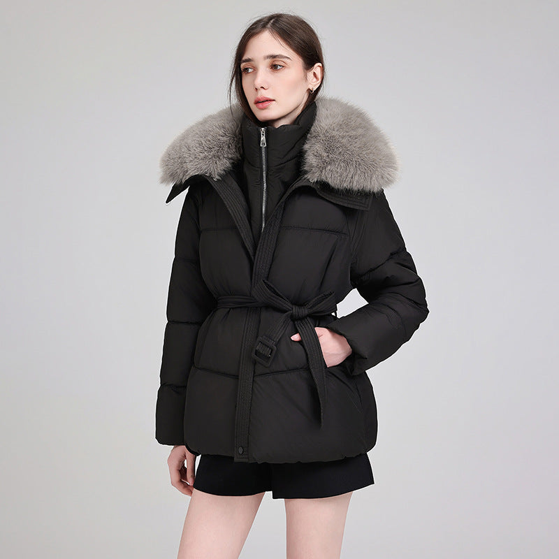 Chaqueta acolchada corta de mujer con cinturón y cuello de efecto piel