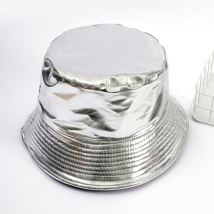 Glanzende zwarte bucket hat met leereffect