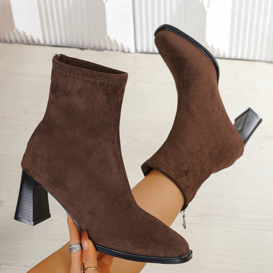 Bottes courtes à talons carrés et fermeture éclair arrière pour femme