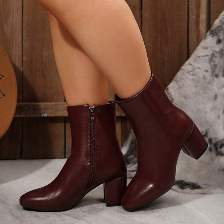 Damesbottines met blokhak en spitse neus, met rits aan de zijkant