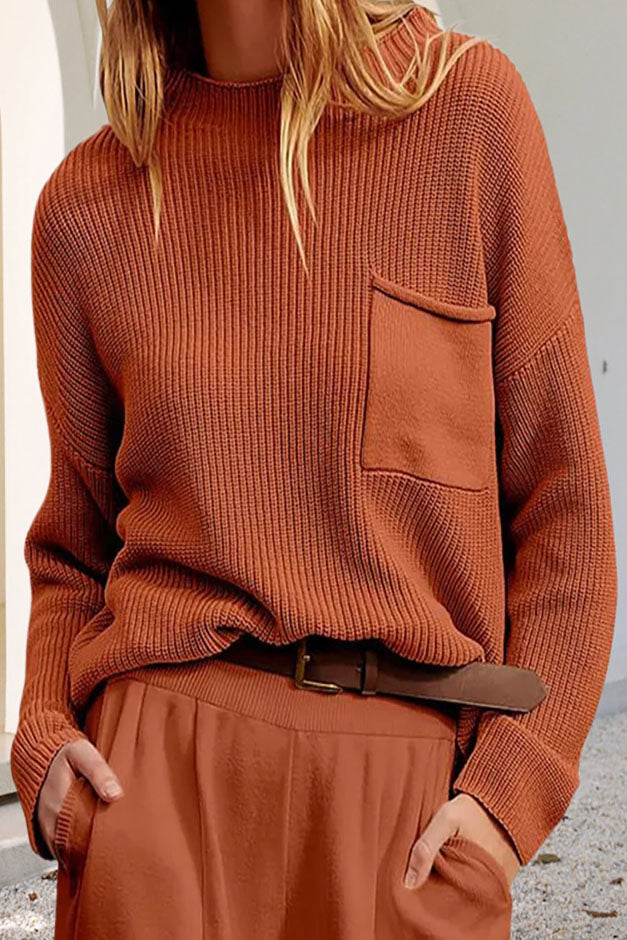 Suéter de punto acanalado con cuello alto y bolsillo en el pecho, beige