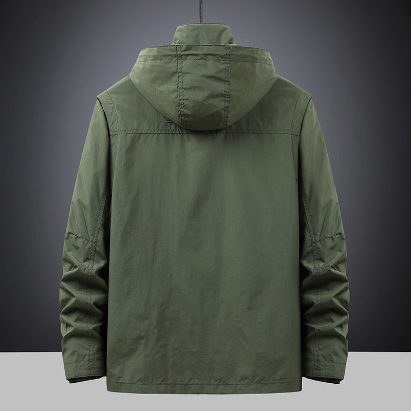 Herrenjacke mit Kapuze, mehreren Taschen und Reißverschluss im Cargo-Stil