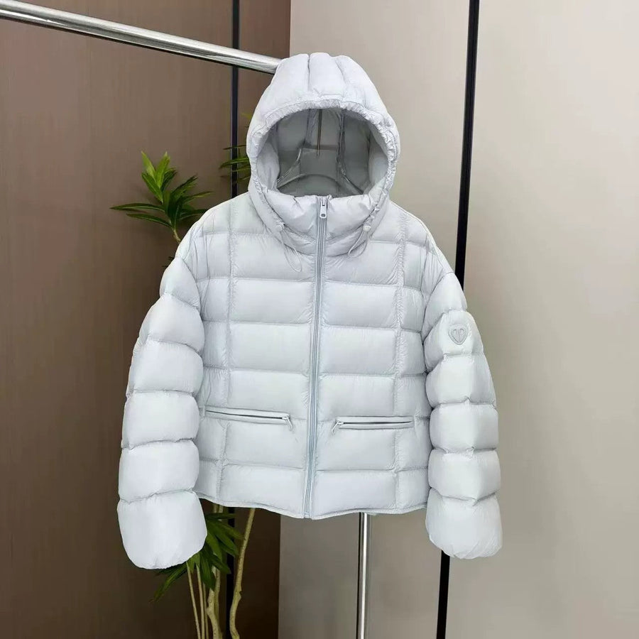 Kurze gesteppte Damen-Daunenjacke mit Kapuze und Reißverschluss