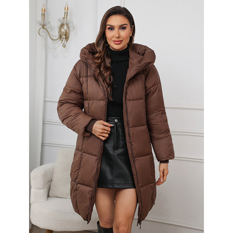 Lange gesteppte Damen-Daunenjacke mit einfarbiger Kapuze und Reißverschluss