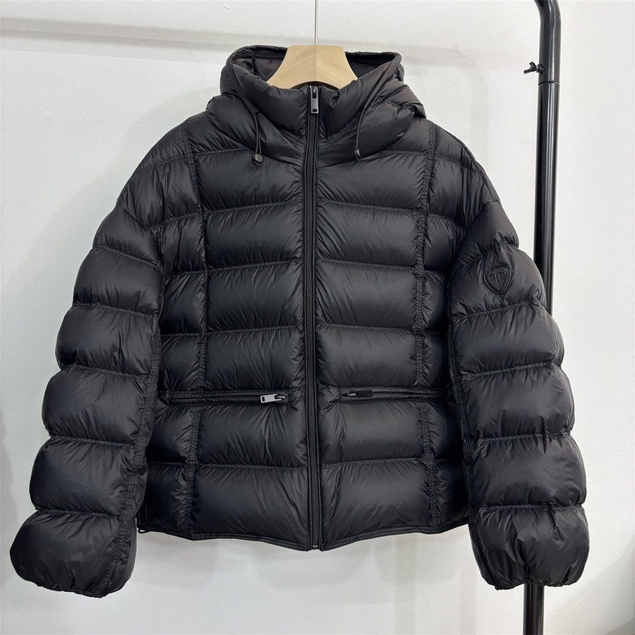 Kurze gesteppte Damen-Daunenjacke mit Kapuze und Reißverschluss