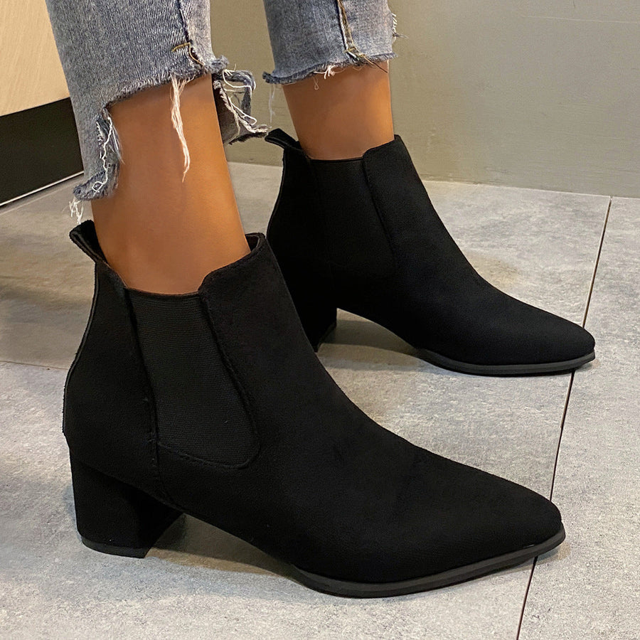 Schwarze Chelsea-Stiefel für Damen mit eckigem Absatz, spitzer Zehenkappe und weichem Material