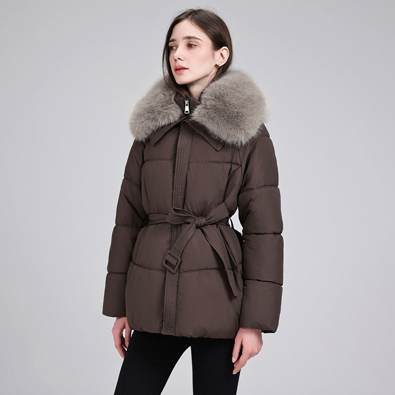 Chaqueta acolchada corta de mujer con cinturón y cuello de efecto piel