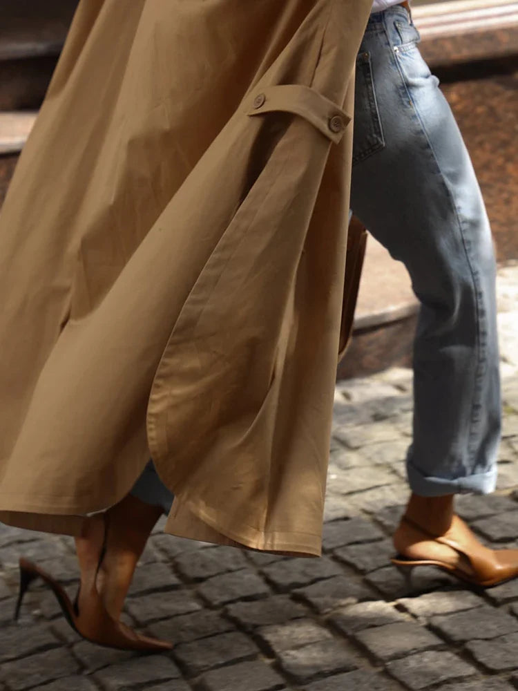 Trench-coat lungo e ampio da donna con maniche a sbuffo