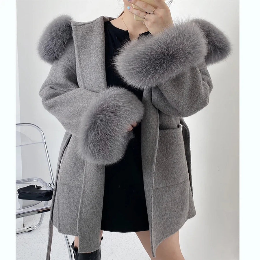 Abrigo elegante para mujer con capucha y mangas con ribete de piel sintética, cinturón extraíble