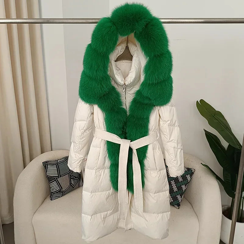 Piumino lungo da donna con cappuccio, rifiniture in pelliccia sintetica, cintura, bianco sporco